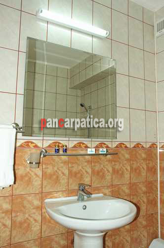 Imagine baie in Hotelul Sandru din Campulung Moldovenesc