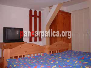 Imagine camera incapatoare cu 2 paturi simple confortabile in pensiunea Hermannstadt din Sibiu