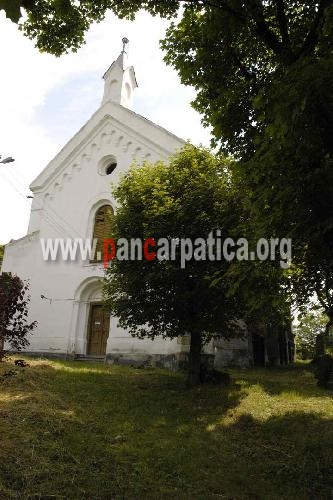 Imagine de exterior cu biserica evanghelica din Calnic