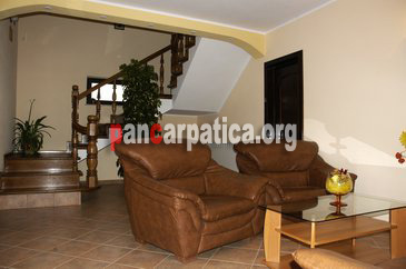 Pensiunea Fagilor din Sucevita are o atmosfera primitoare cu camere mari si orientate sper Obcina Mare cu un hol larg si stralucitor