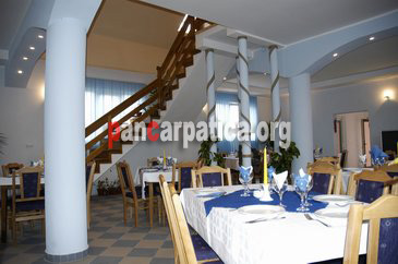 Restaurantul pensiunii Fagilor din Sucevita atrage turistii prin specialitatile culinare preparate de gospodine