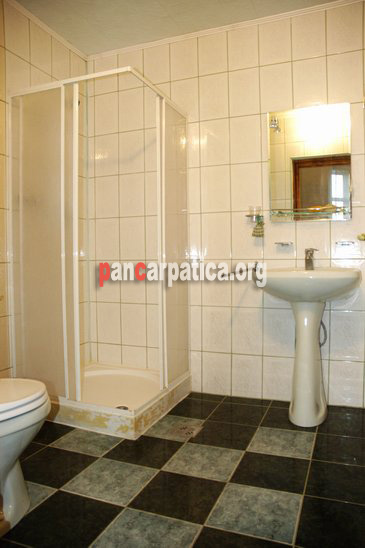Imagine baie cu dus in pensiunea La Gorita din Vama