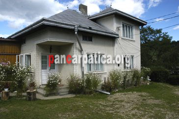 Pensiunea Casa Gheorghita este o casa modernizata cu gospodarie traditionala taraneasca, situata intr-o zona foarte linistita si relaxanta