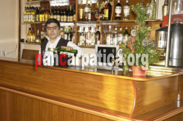 Imagine bar la Pensiunea Giani-Salcioara unde turistii pot degusta vinuri de calitate superioara