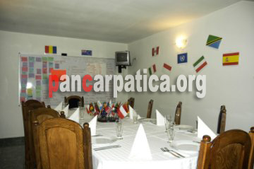 Imagine cu restaurantul Pensiunii Giani care ofera turistilor specialitati gastronomice traditionale si nu numai