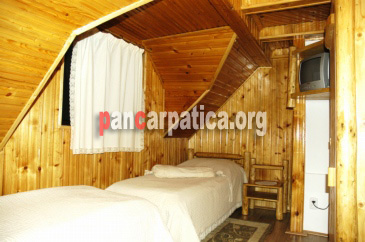 Imagine interior camera cu 2 paturi simple in pensiunea Vraja Muntilor din Sohodol