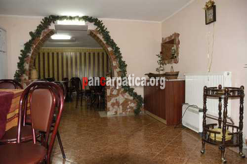 Imagine living cu o capacitate de 30 de locuri in interiorul pensiunii Vila Andreea din Manastirea Humorului