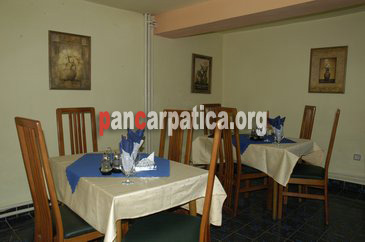 Imagine din restaurantul pensiunii Calimanel situata in Vatra Dornei cu meniuri bogate si variate