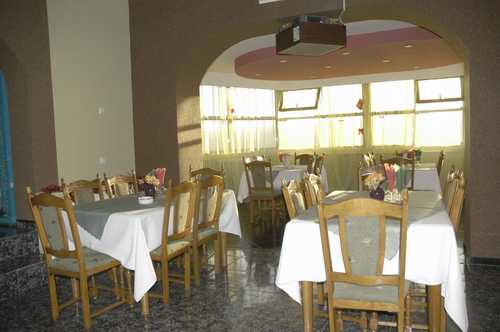 Restaurantul pensiunii Iristar din Falticeni ofera turistilor mancaruri diversificate moldovenesti