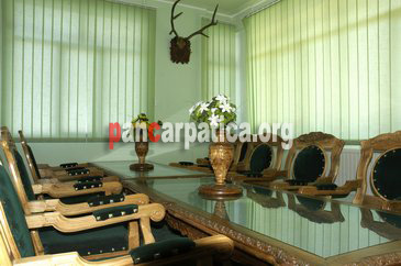 Imagine cu sala de conferinte incapatoare si eleganta din interiorul Hotelului La Galan-Radauti