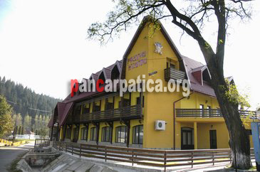 Imagine exterioara a pensiunii Musatini din Putna ce ofera servicii de inalta tinuta cu proprietari amabili si saritori