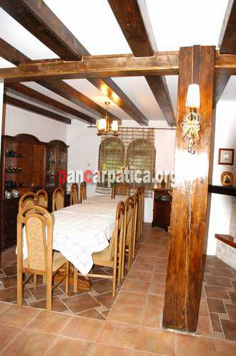 Imagine cu restaurantul din Casa Lucan-Vama unde oaspetii beneficiaza de o servire exemplara si de bucate gustoase