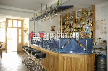 Imagine bar la pensiunea Gabimar din Ciocanesti unde turistii pot servi vinuri alese din podgoriile romanesti