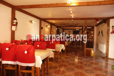 Imagine a restaurantului  primitor si atractiv al pensiunii Nagy Theodor din Viseu de Sus cu mancaruri alese traditionale maramuresene